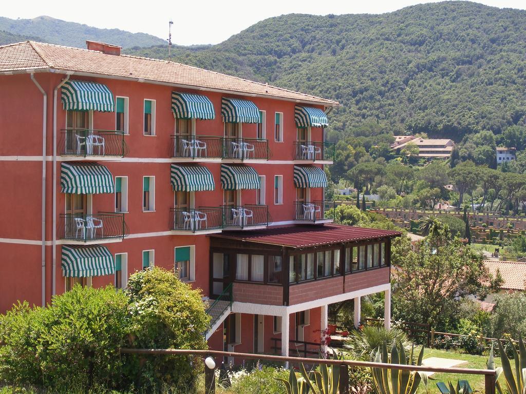 Hotel La Feluca Portoferraio Exterior foto