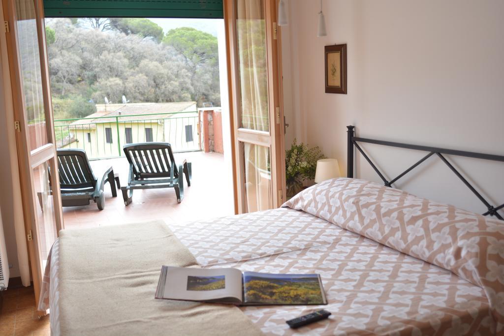 Hotel La Feluca Portoferraio Exterior foto